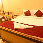 Jjs Park Inn